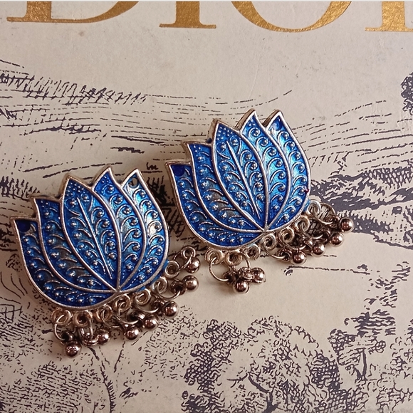 Jasmine Winter Jewelry - 🌺 Oxidised Silver Earrings